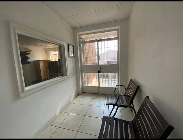 1,100M² WAREHOUSE FOR SALE IN NEWLANDS